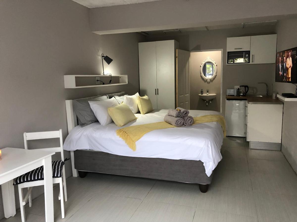 Second Best Accommodation 이스트런던 외부 사진